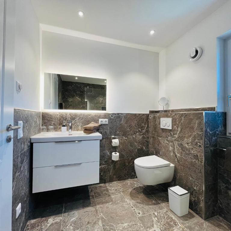 AlpSuites Oberstdorf - Deluxe Suite mit Kingsize-Bett - 5