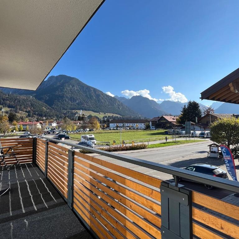 AlpSuites Oberstdorf - Deluxe Suite mit Kingsize-Bett - 11