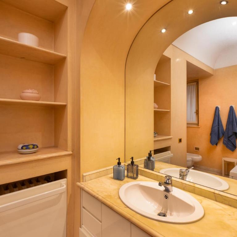 Luxury Historic Home by Como Duomo Sleeps 11 - Appartamento - 13