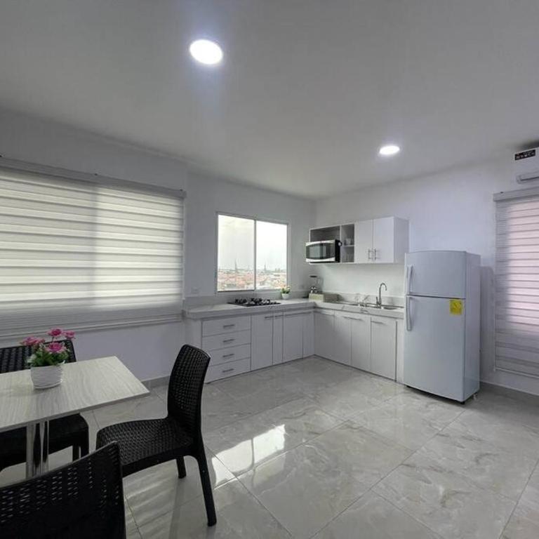 Apto #18 con Hermosa Vista piso 3 - Two-Bedroom Apartment - 15