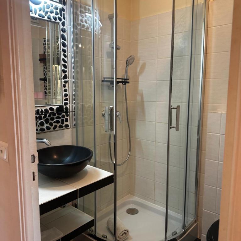 CHARMANT STUDIO AVEC PISCINE à LA MIRANDOLE - Appartement 1 Chambre - 8