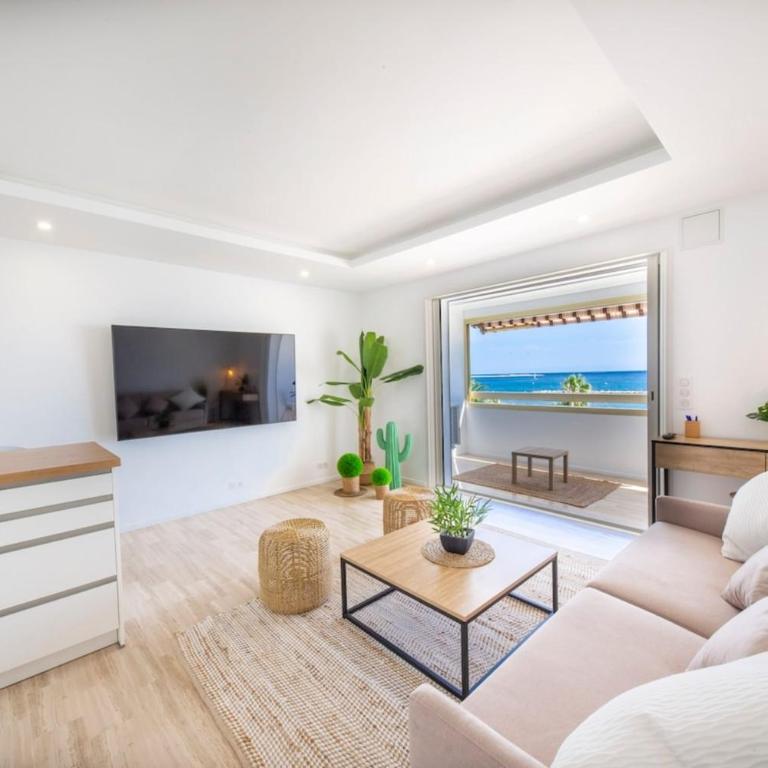 Vue mer & plage directe les pieds dans l'eau - Terrasse ensoleillée - Parking privé - Appartement - 1