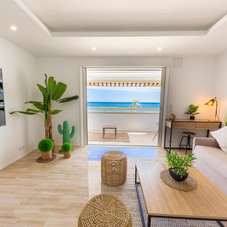 Vue mer & plage directe les pieds dans l'eau - Terrasse ensoleillée - Parking privé - Appartement - 5