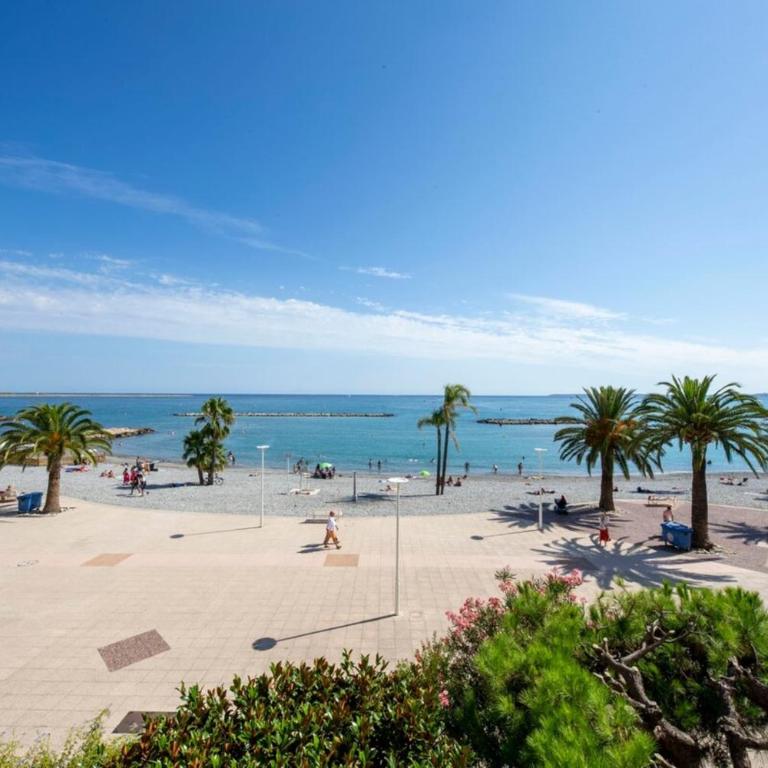 Vue mer & plage directe les pieds dans l'eau - Terrasse ensoleillée - Parking privé - Appartement - 6