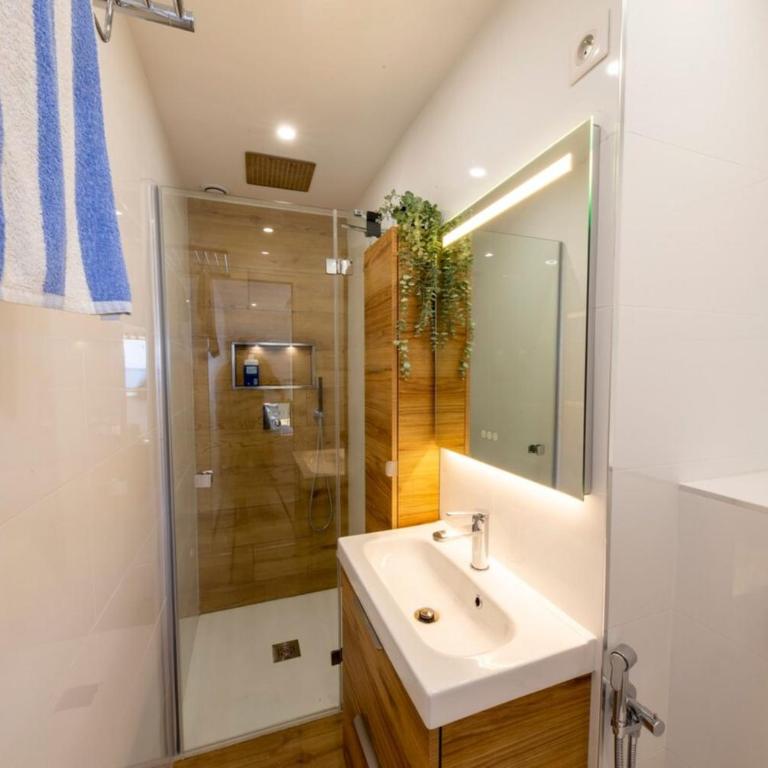 Vue mer & plage directe les pieds dans l'eau - Terrasse ensoleillée - Parking privé - Appartement - 19