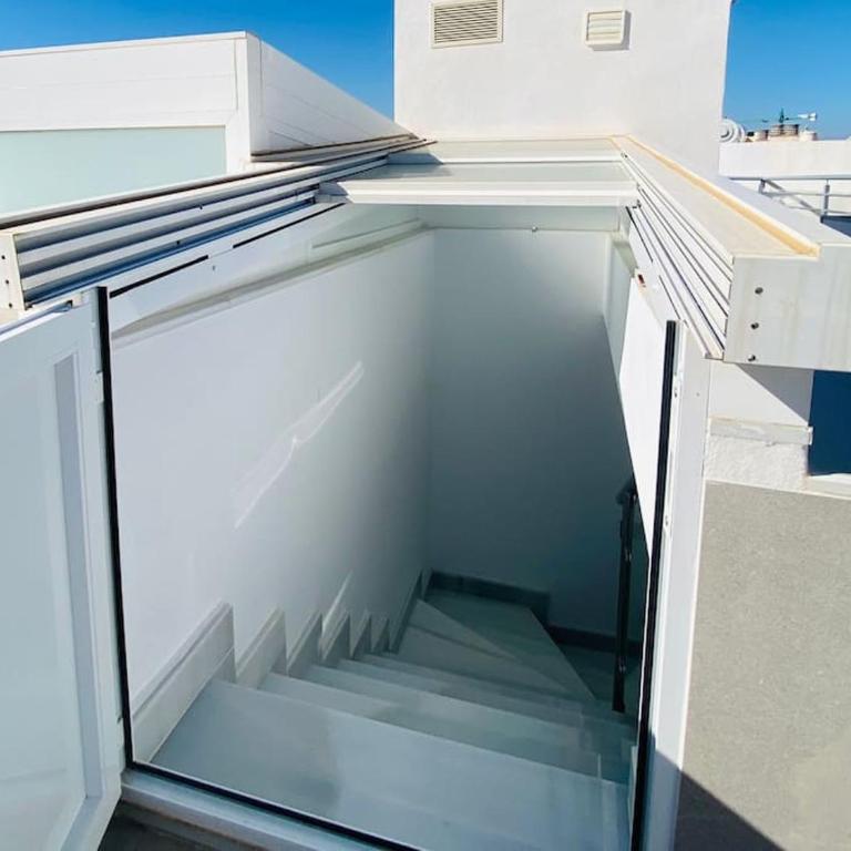 Ático con gran terraza en el centro a 50 metros de la playa - One-Bedroom Apartment - 4