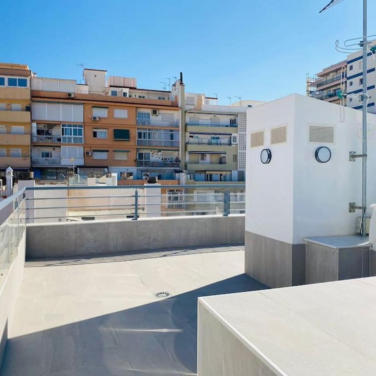 Ático con gran terraza en el centro a 50 metros de la playa - One-Bedroom Apartment - 17