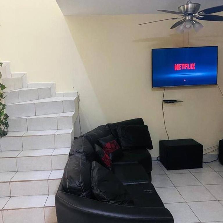La casa de Anita - Three-Bedroom House - 12