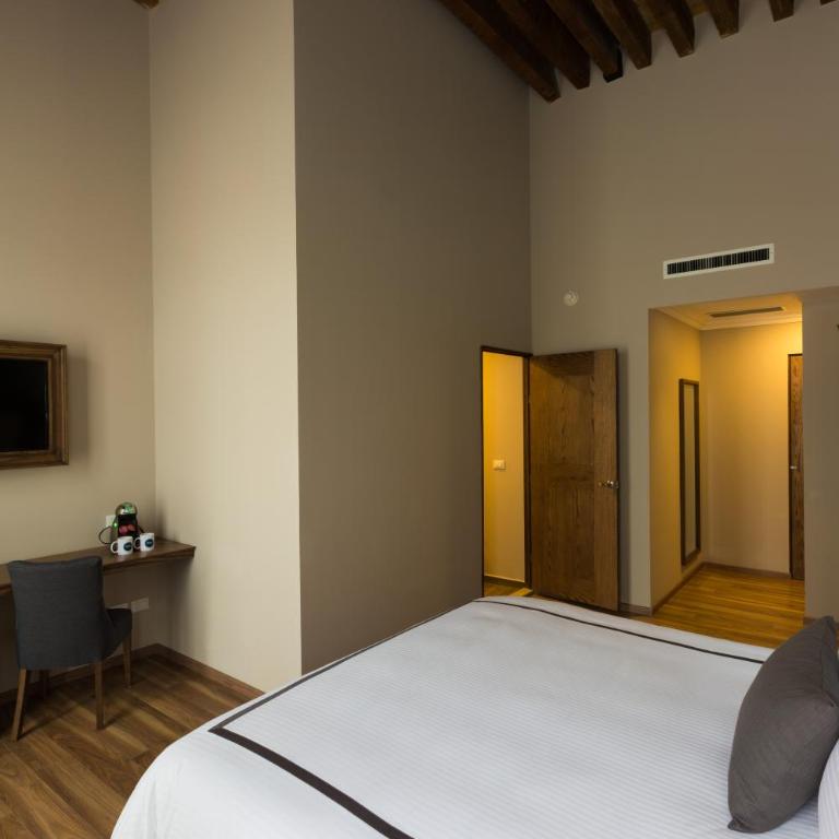 Historico Central Hotel - Double Room with Balcony - 19