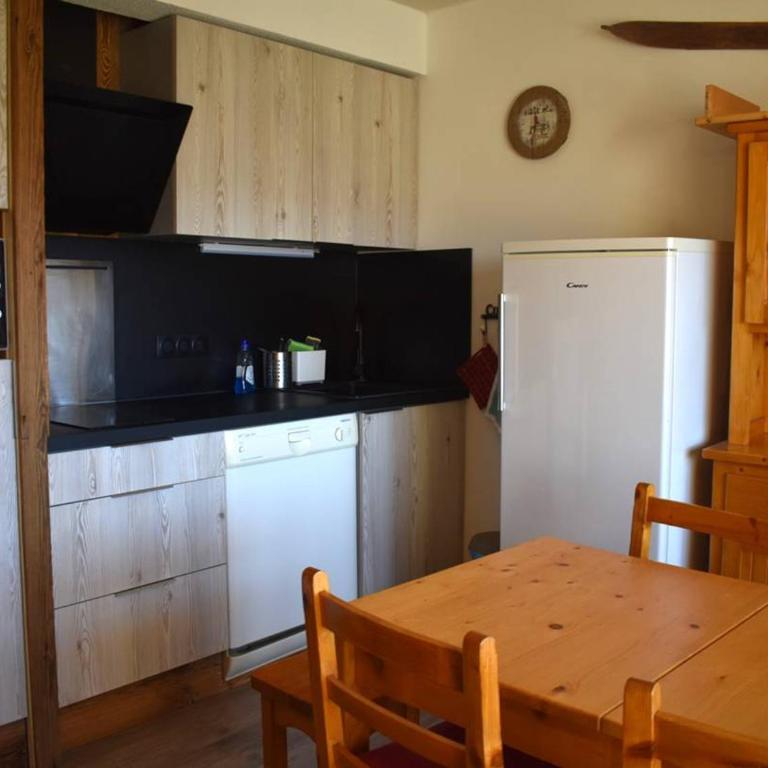 Charmant T2 Cabine Style Chalet, exposé Sud, proche centre et télécabines - Appartement 1 Chambre - 2
