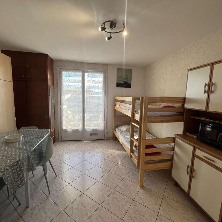 Studio abordable pour 4 personnes avec balcon près de la plage - FR-1-701-85 - Studio - 10