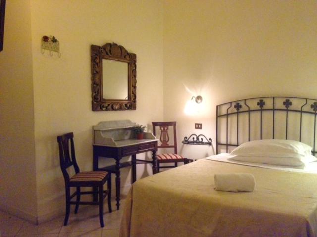 Marta Guest House - Camera Matrimoniale Piccola - 6