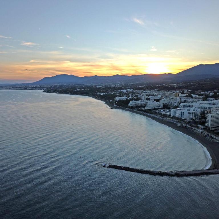 Lujoso Apartamento con piscina en Paseo Maritimo Marbella - Apartamento de 2 dormitorios - 35