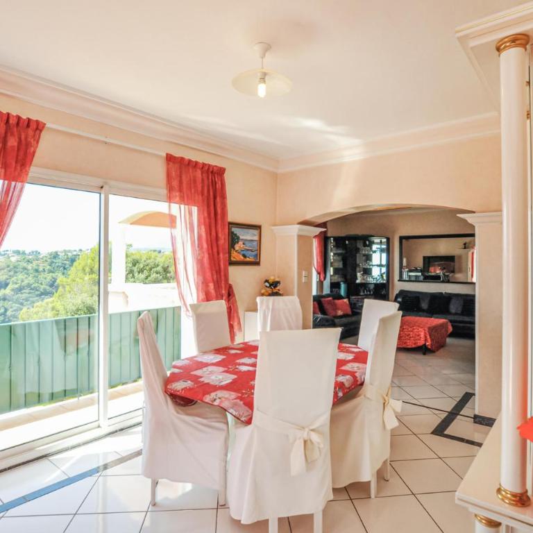 Amazing Home In Cagnes Sur Mer - Maison de Vacances 3 Chambres - 3