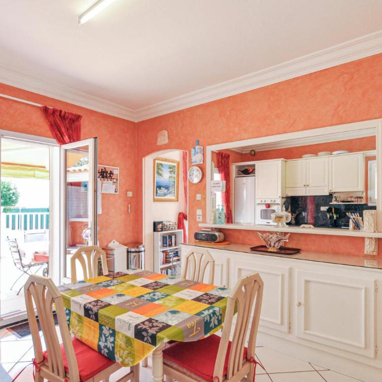 Amazing Home In Cagnes Sur Mer - Maison de Vacances 3 Chambres - 4