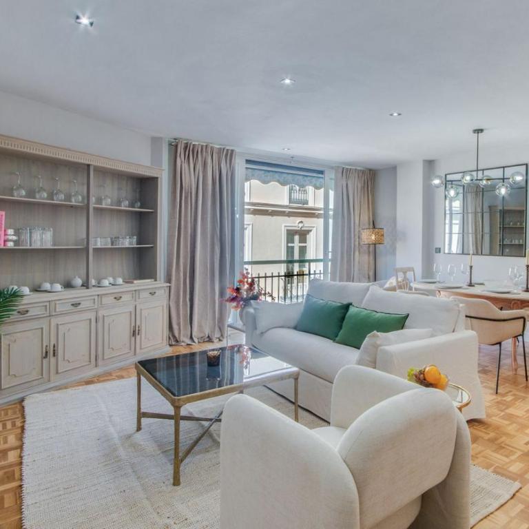 Cervantes Luxury Apartment - Apartamento de 3 dormitorios con balcón - 1