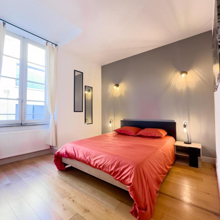 La Cité Voltaire - Three-Bedroom Apartment - 3