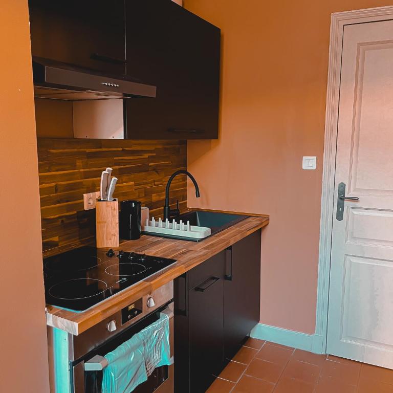 La Cité Voltaire - Three-Bedroom Apartment - 16