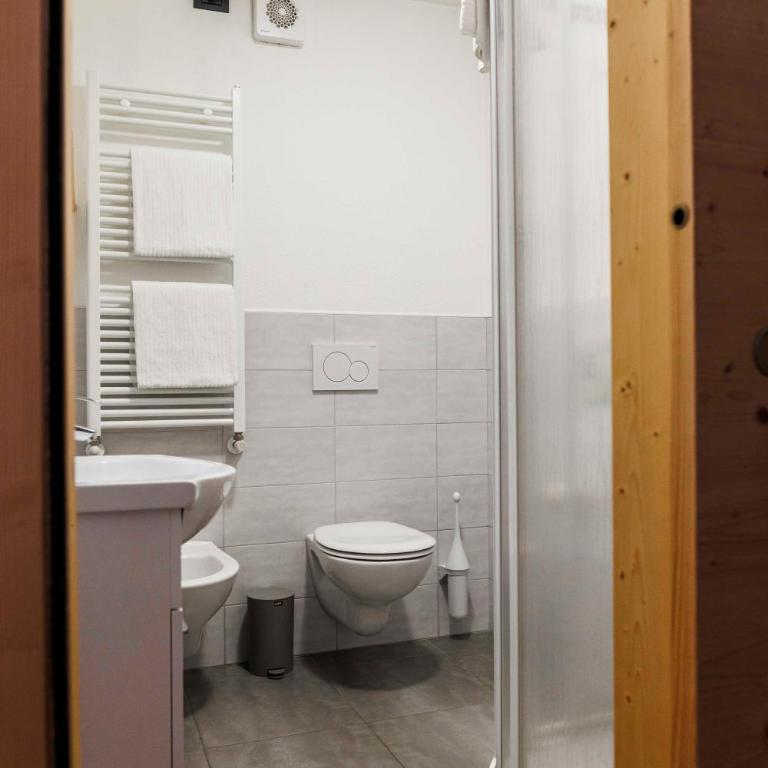 B&B Engadina - Camera Matrimoniale con Balcone - 2