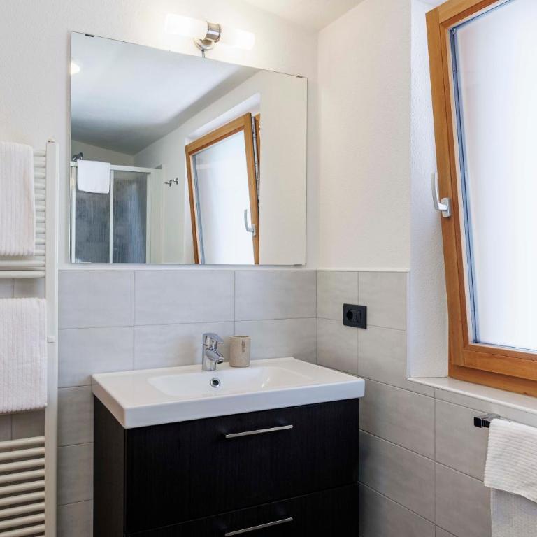 B&B Engadina - Camera Familiare con Balcone - 1