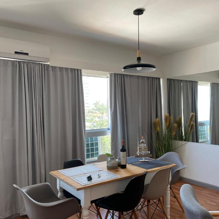 Apartamento sobre rambla parada 15 Playa Mansa - Two-Bedroom Apartment - 3
