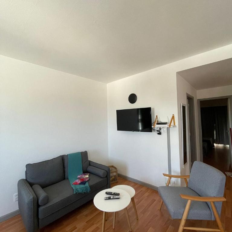 Apartamento sobre rambla parada 15 Playa Mansa - Two-Bedroom Apartment - 5