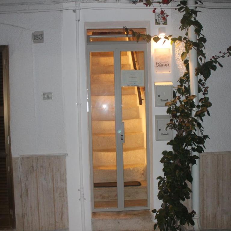 Dimora Dioniso - Camera Matrimoniale con Balcone - 21