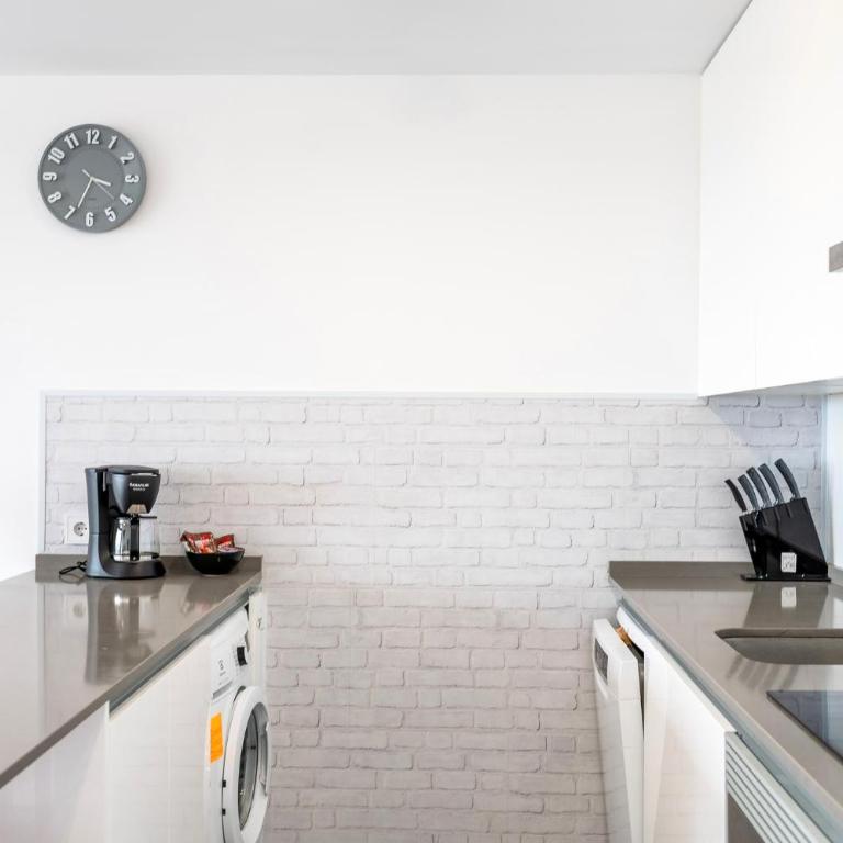 Appartement cosy avec jolie vue piscine et mer by LG Home - Apartamento de 2 dormitorios - 18