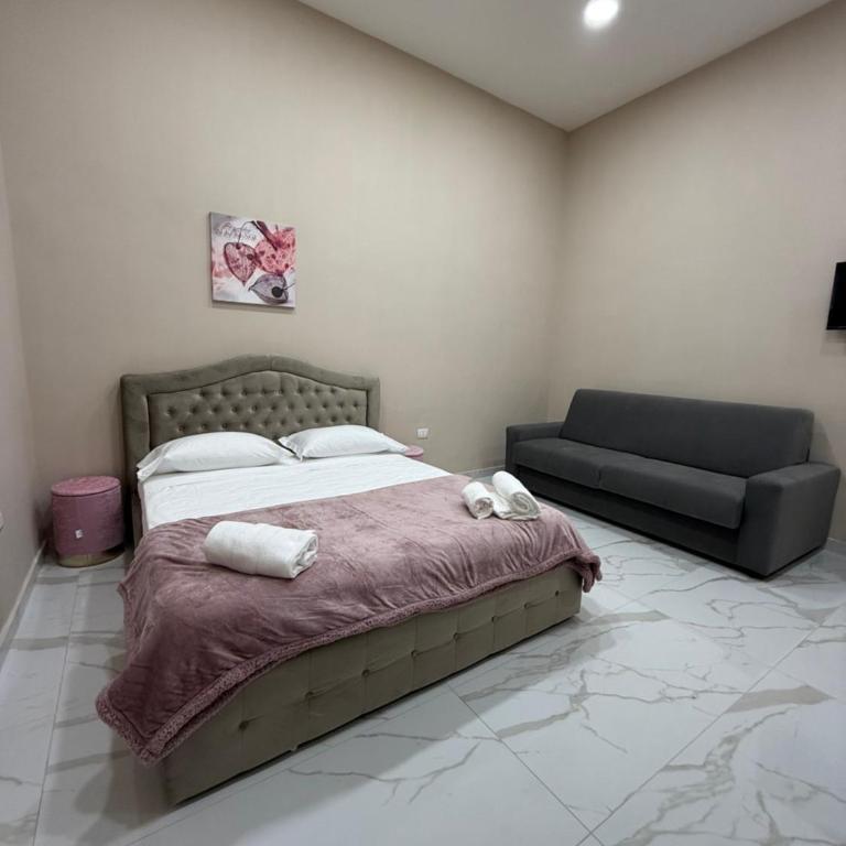Valentino caracciolo 105 - Camera Familiare con Bagno Privato - 10