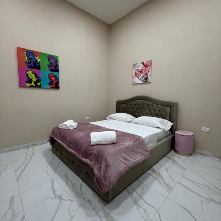 Valentino caracciolo 105 - Camera Familiare con Bagno Privato - 9