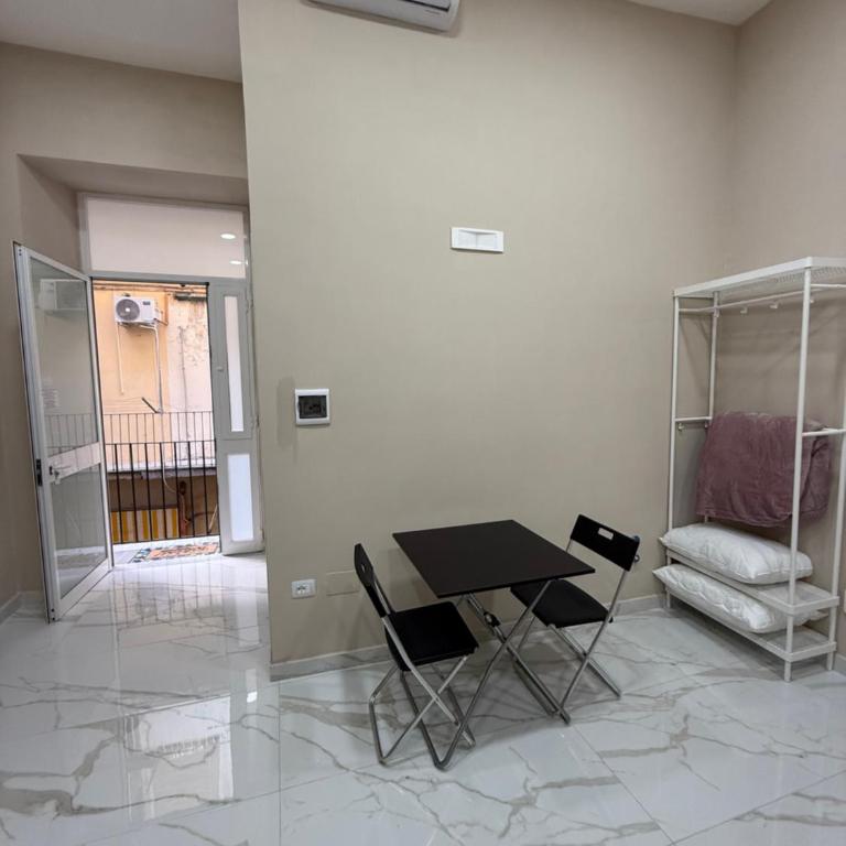 Valentino caracciolo 105 - Camera Familiare con Bagno Privato - 13