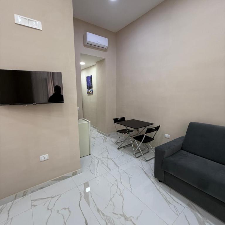 Valentino caracciolo 105 - Suite Familiare con Balcone - 14