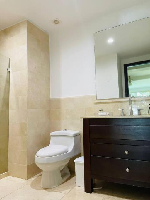 Modern Comfort - Spacious 2BR in Walled City - Apartamento de 2 dormitorios - 13