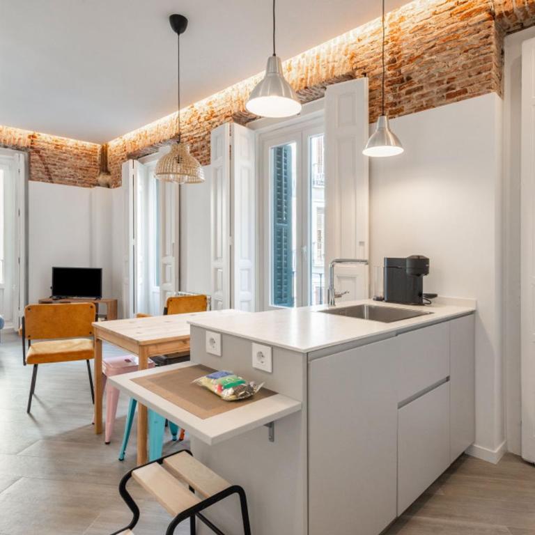Centrally located bright -4Bedrooms 3Baths- Sol - Apartment - 5