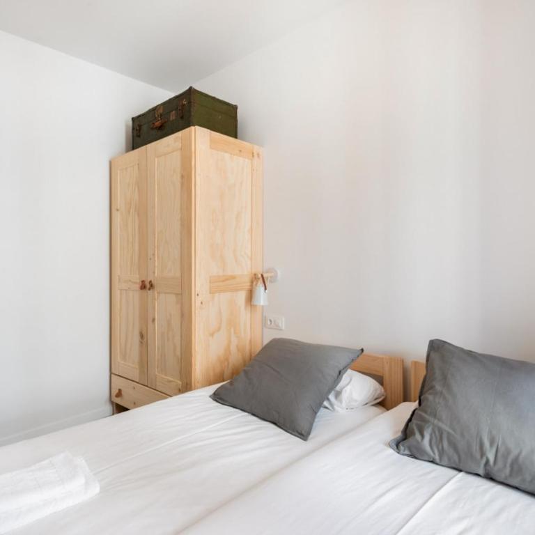 Centrally located bright -4Bedrooms 3Baths- Sol - Apartment - 11