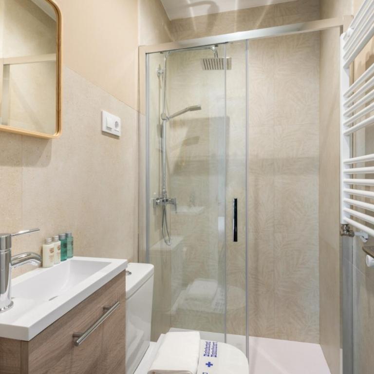 Centrally located bright -4Bedrooms 3Baths- Sol - Apartment - 15