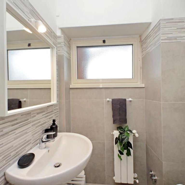 Carmens Flat by DomusDimore - Appartamento con 2 Camere da Letto - 33