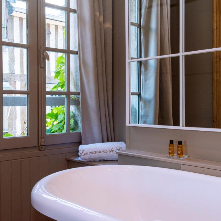 Les Maisons de Léa & Spa - Radisson Individuals - Suite - Vue sur Église - 4
