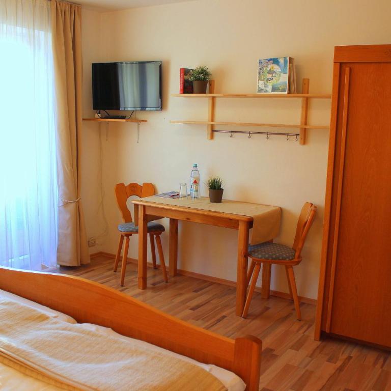 Pension Weigert - Dreibettzimmer - 1