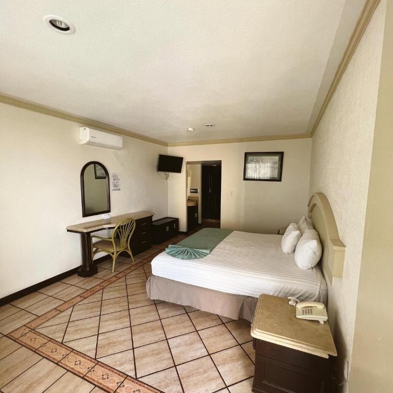 Hotel Playa Marina - Double Room with Balcony - 7
