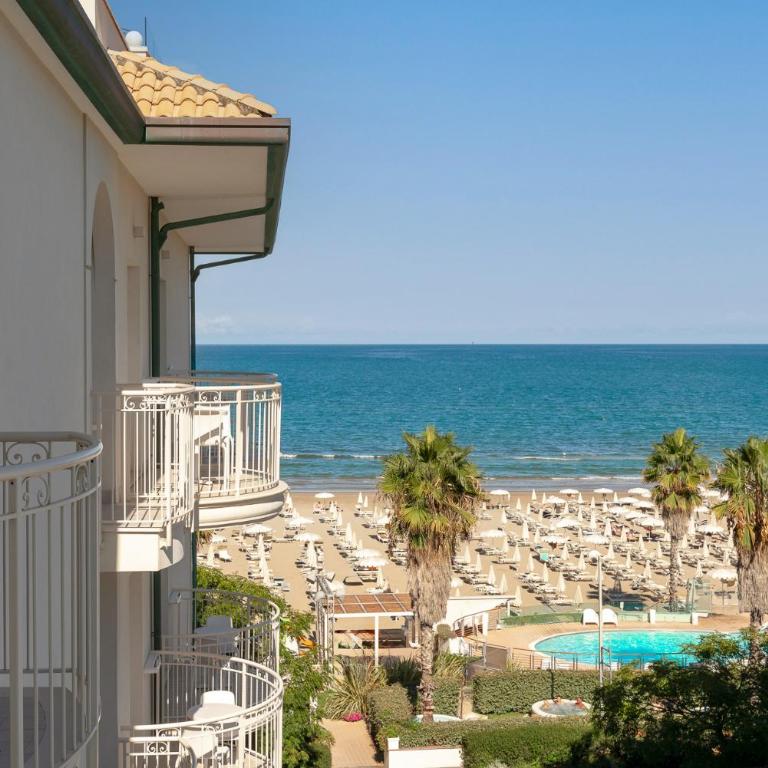 Hotel Ca' Bianca - Camera Tripla con Vista Mare Parziale - 16