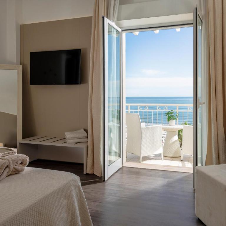 Hotel Ca' Bianca - Camera Tripla con Vista Mare - 18