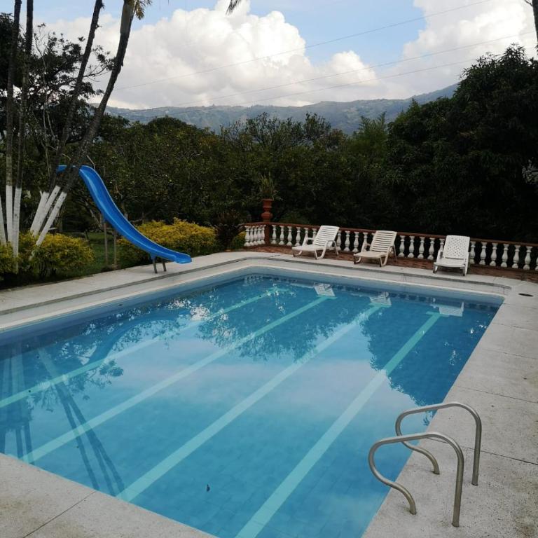 Finca Villa Cristian Copacabana Antioquia - Casa de 5 dormitorios - 1