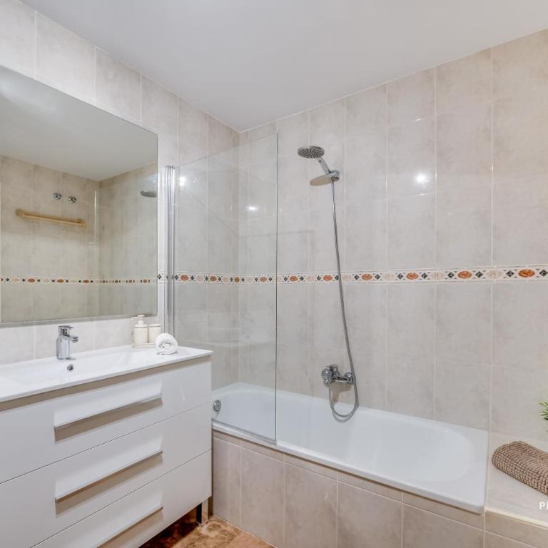 Apartment Castillo by Beach Sea View - Two-Bedroom Apartment - 19