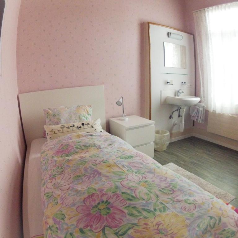 BasicRooms Hotel - Habitación Individual con baño compartido - 6