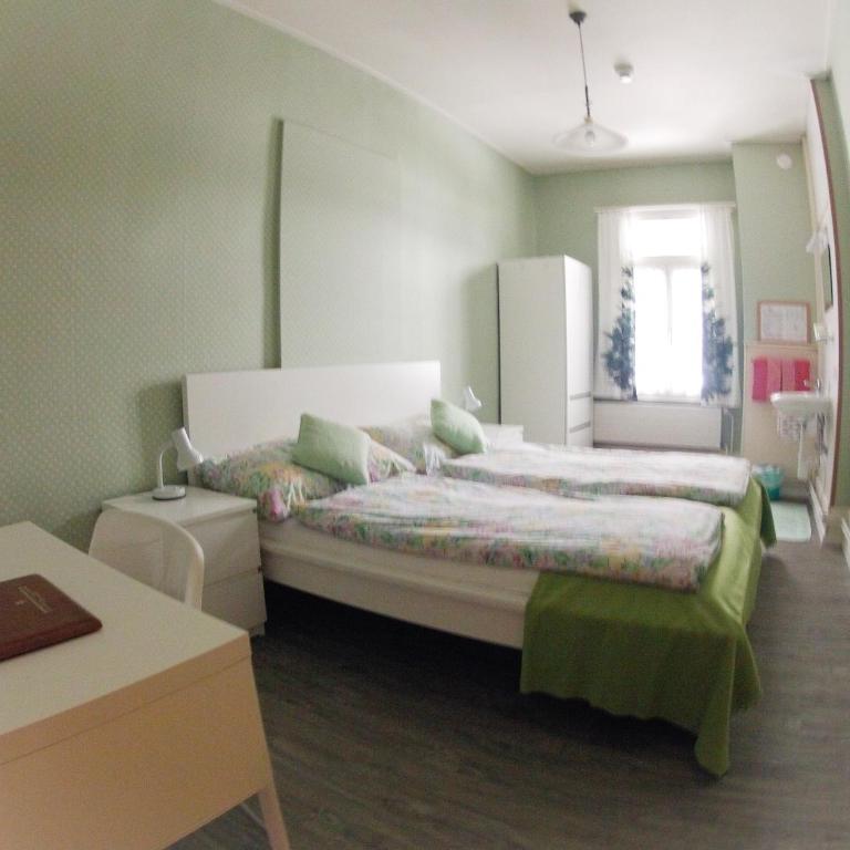 BasicRooms Hotel - Habitación Doble con baño compartido - 2 camas - 2