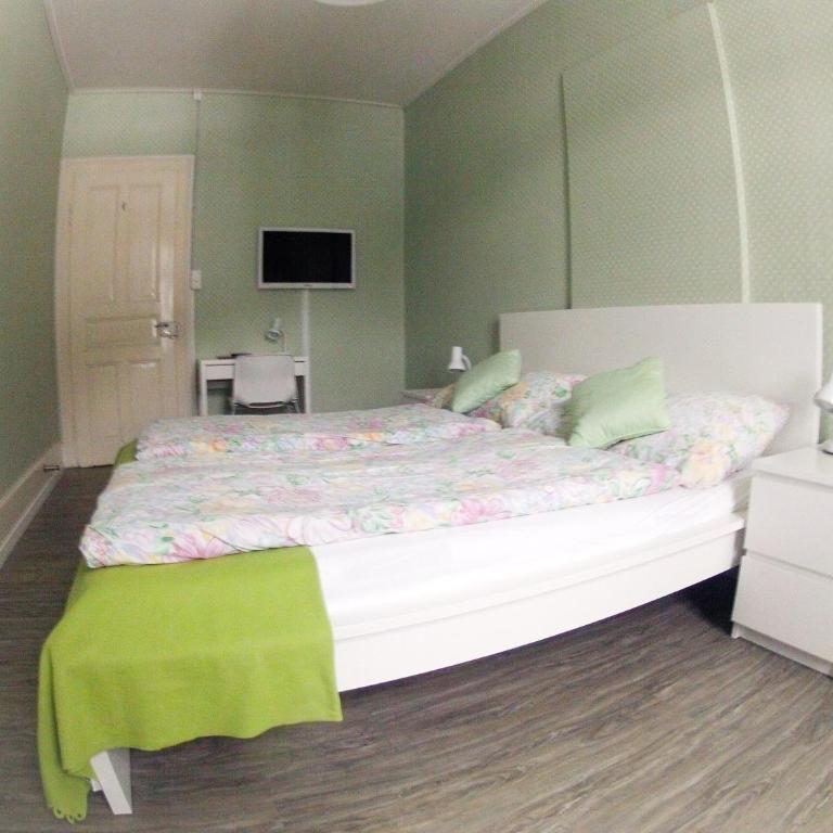 BasicRooms Hotel - Habitación Doble con baño compartido - 2 camas - 9