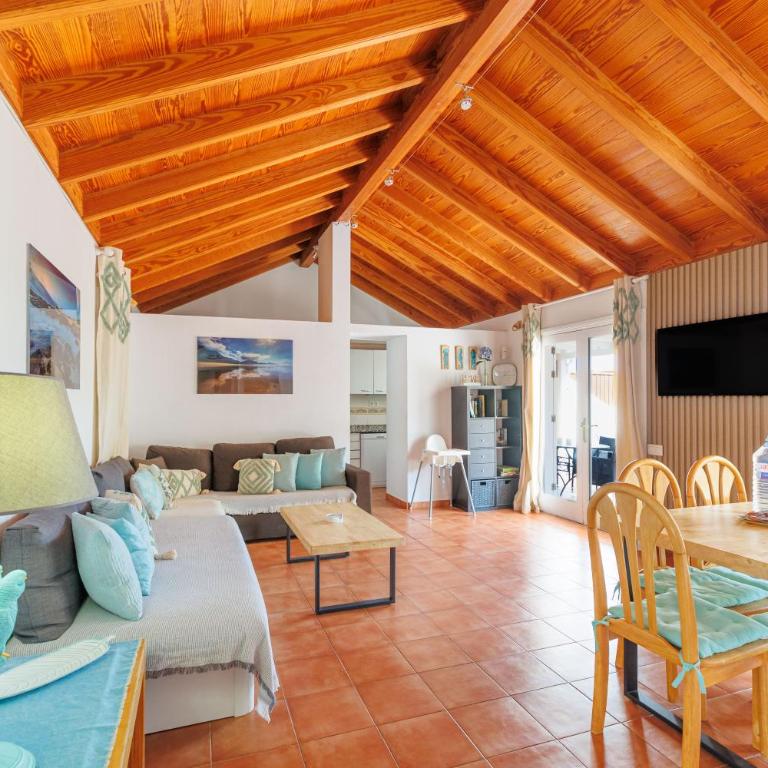 Private villa with heated pool & terrace see view - Three-Bedroom Villa - 8