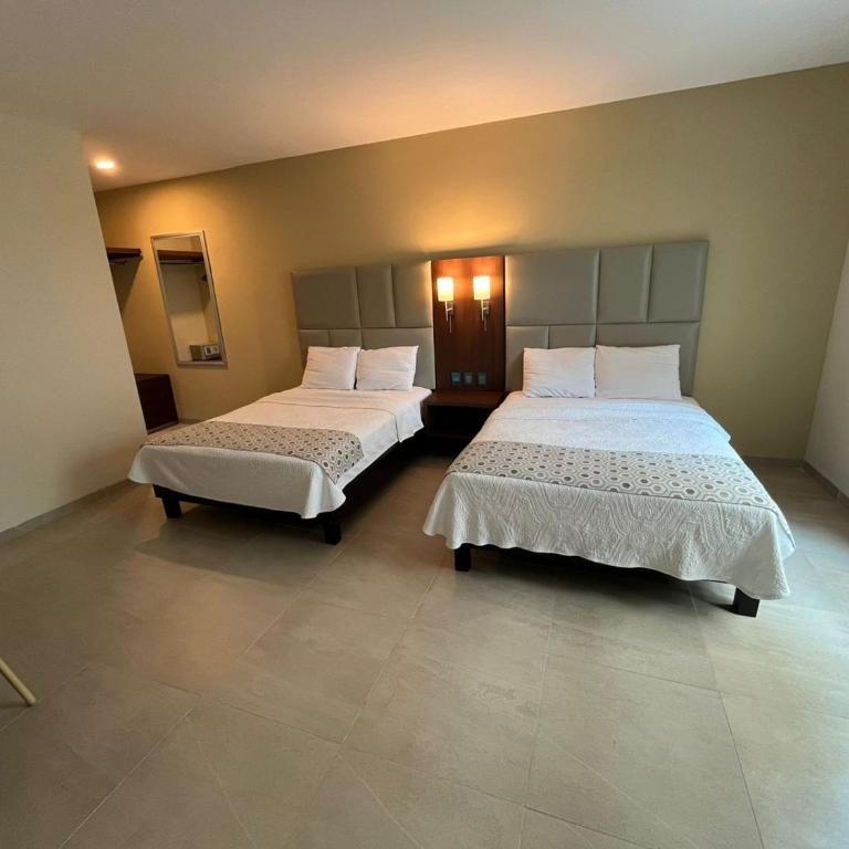 Hotel Ave Inn Mazatlán - Double Room with Pool View - 4