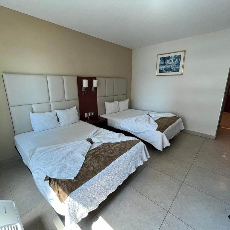 Hotel Ave Inn Mazatlán - Double Room with Pool View - 5